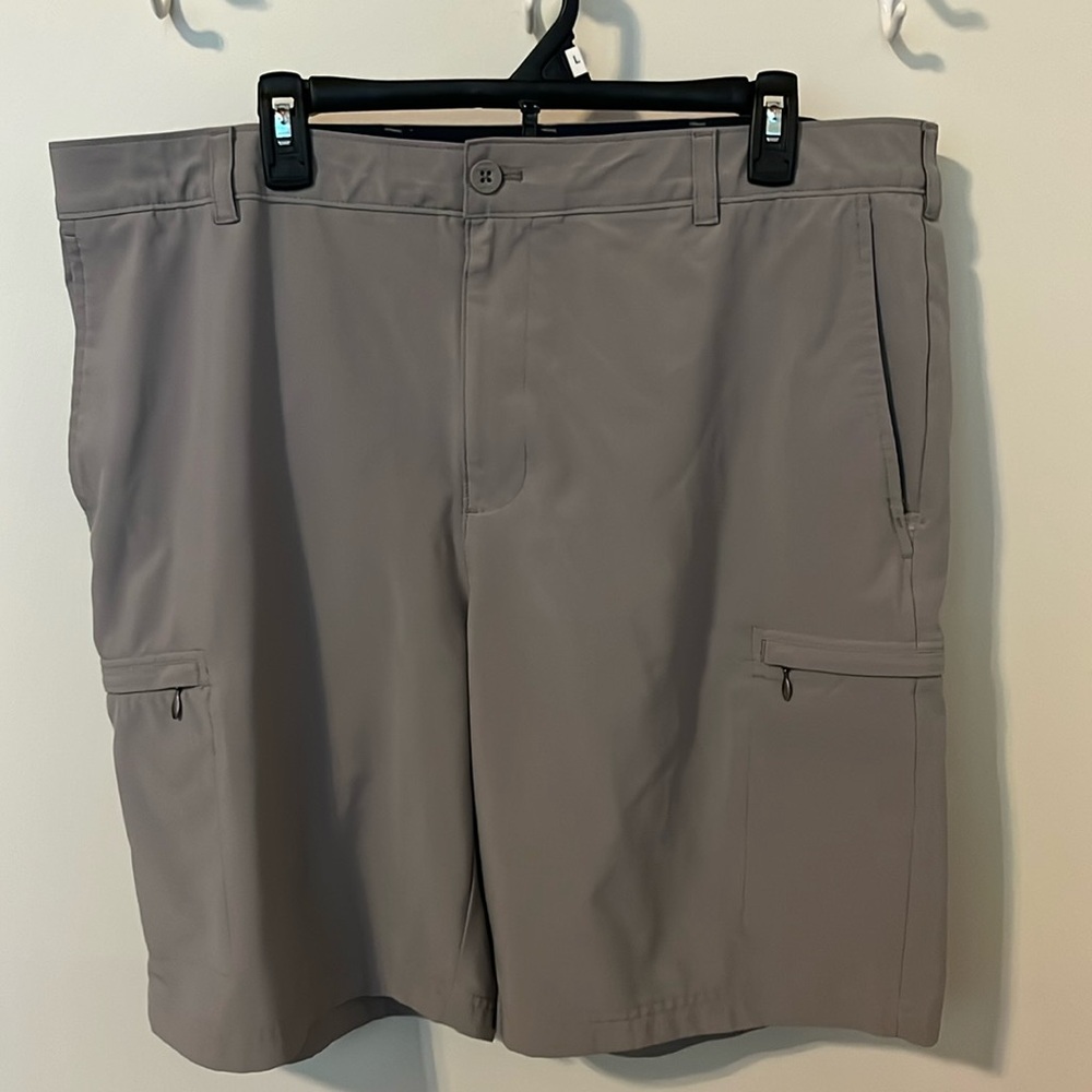 Men’s Size 40 Izod Golf shorts